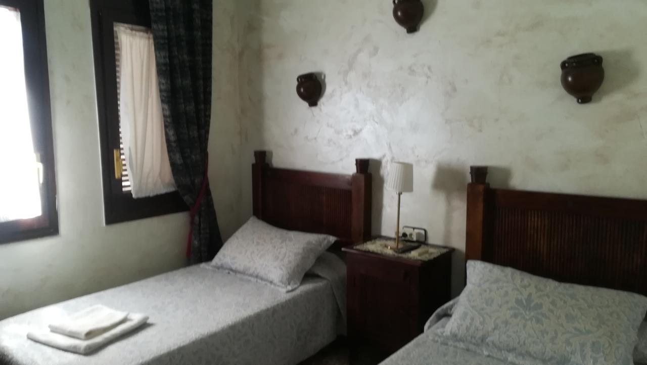 Hostal Restaurante La Diligencia Cunit Dış mekan fotoğraf