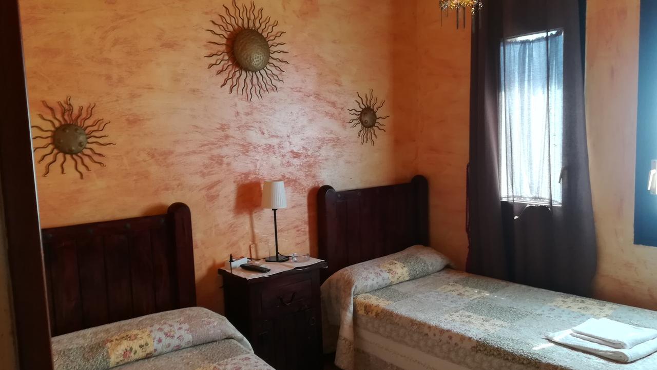 Hostal Restaurante La Diligencia Cunit Dış mekan fotoğraf