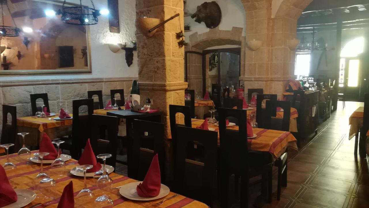 Hostal Restaurante La Diligencia Cunit Dış mekan fotoğraf