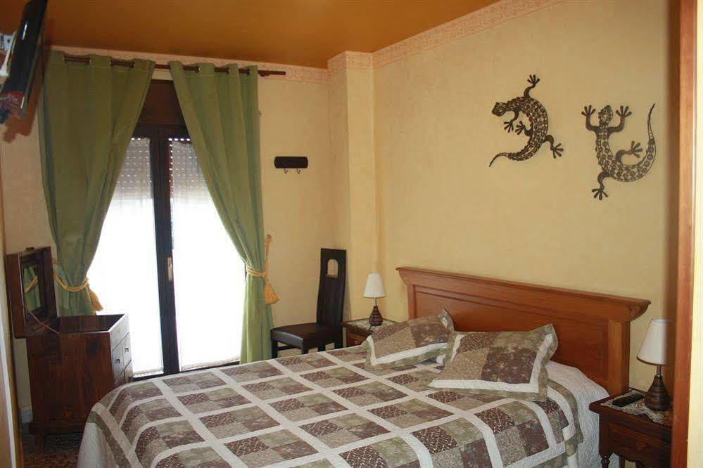 Hostal Restaurante La Diligencia Cunit Dış mekan fotoğraf