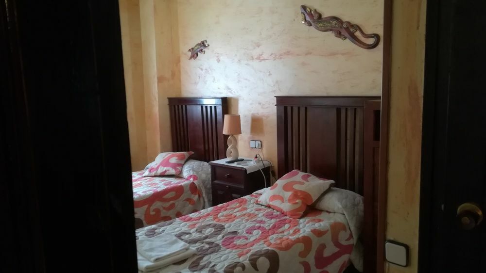 Hostal Restaurante La Diligencia Cunit Dış mekan fotoğraf